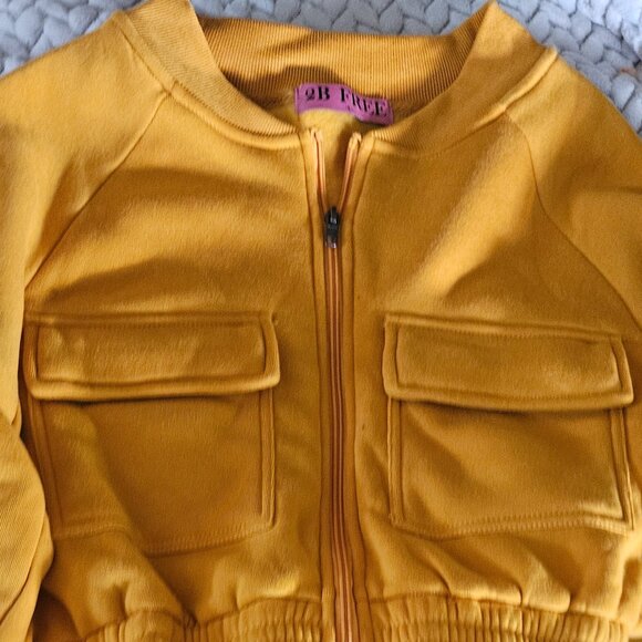 Cropped Sweater - Picture 3 of 3